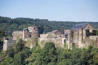 Ontdek de Ardennen - Bouillon kasteel - Autitravel begeleide vakanties voor mensen met Autisme