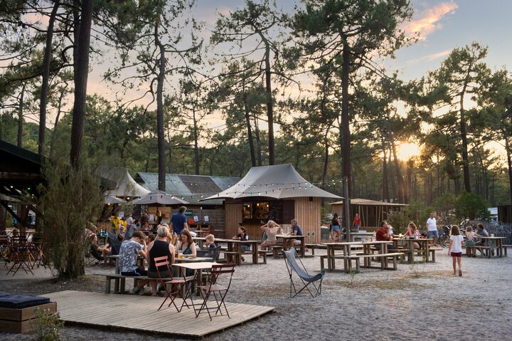 Buitenhof reizen voor mensen met autisme - Huttopia Lac de Carcans - restaurant