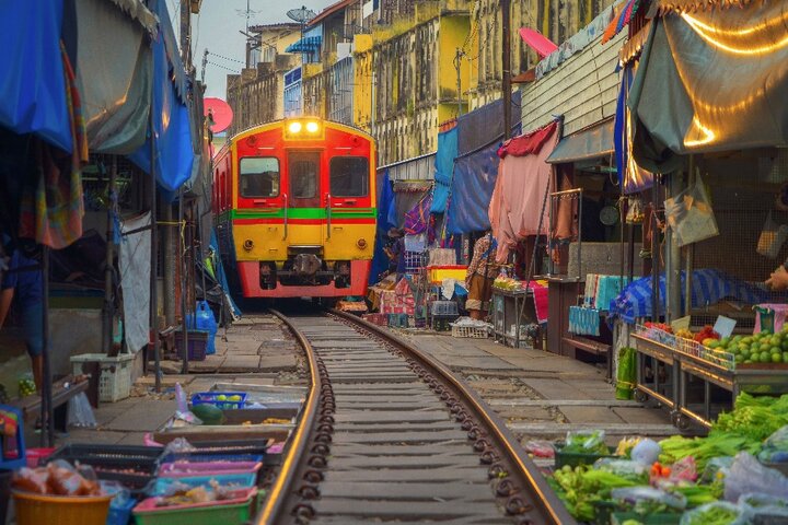 Thailand - Treinmarkt - Autitravel begeleide vakanties voor mensen met autisme