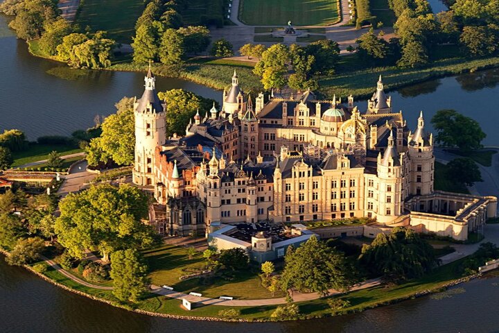 DeDuizendDuitseMeren -  Kasteel Schwerin- Autitravel begeleide vakanties voor mensen met Autisme