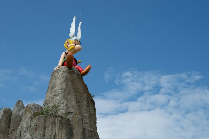 Buitenhof Reizen voor mensen met autisme - Asterix beeld op rots