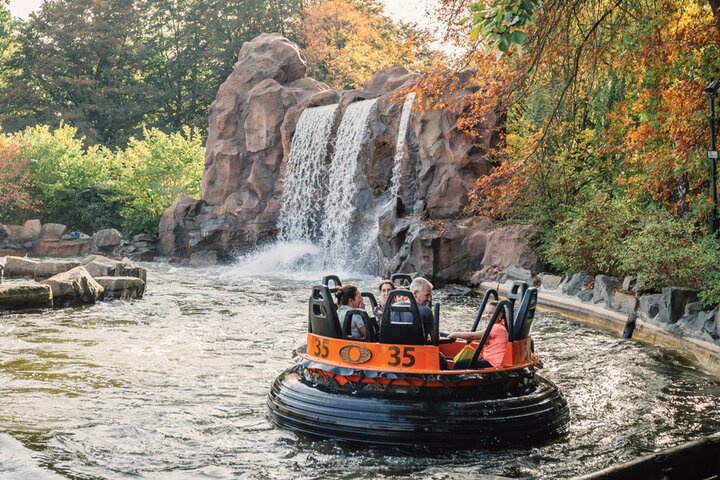 Auti Travel - Efteling - begeleide vakanties voor mensen met autisme - Piranha attractie