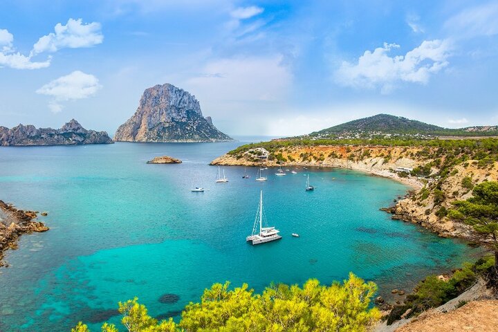 Ibiza - Kustfoto - Buitenhof Reizen begeleide vakanties voor mensen met een verstandelijke beperking