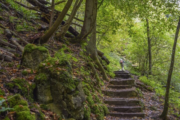 Vianden - Wandelaar in bergen - AutiTravel begeleide vakanties voor mensen met autisme