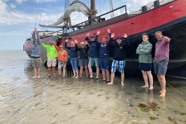 Zeiltocht - Groepsfoto voor Vertrouwen - Autitravel begeleide vakanties voor mensen met autisme