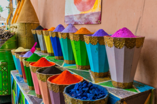 Marokko - gekleurde kruiden - Buitenhof Reizen begeleide vakanties voor mensen met een verstandelijke beperking
