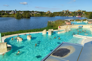 Auti Travel - Disneyland - begeleide vakanties voor mensen met autisme - Center Parcs Village Nature Paris zwembad