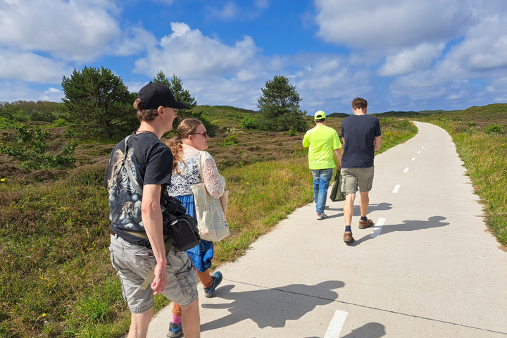 Auti Travel - Texel - begeleide vakanties voor mensen met autisme - Wandelen door de duinen