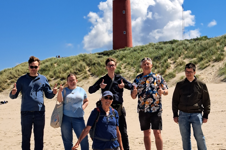 Auti Travel - Texel - begeleide vakanties voor mensen met autisme - Groepsfoto strand