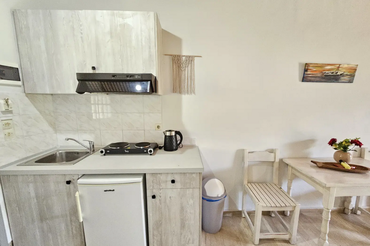 Auti Travel - Corfu - begeleide vakanties voor mensen met autisme - By June appartement Aristea keuken