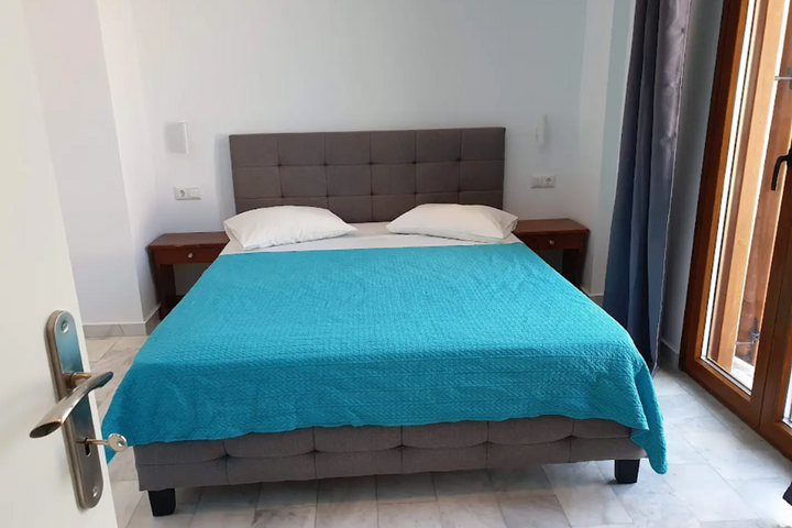 Auti Travel - Lesbos - begeleide vakanties voor mensen met autisme - Sunshine Appartementen slaapkamer voorbeeld