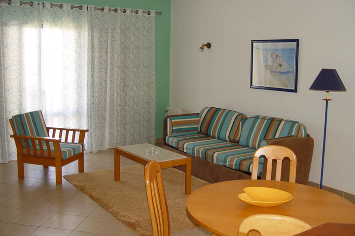 Auti Travel - Algarve - begeleide vakanties voor mensen met autisme - Resort Quinta Das Figueirinhas woonkamer appartement