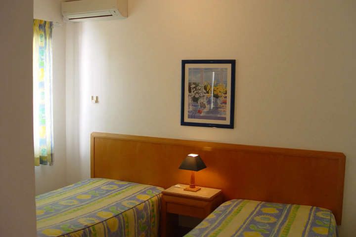 Auti Travel - Algarve - begeleide vakanties voor mensen met autisme - Resort Quinta Das Figueirinhas slaapkamer appartement