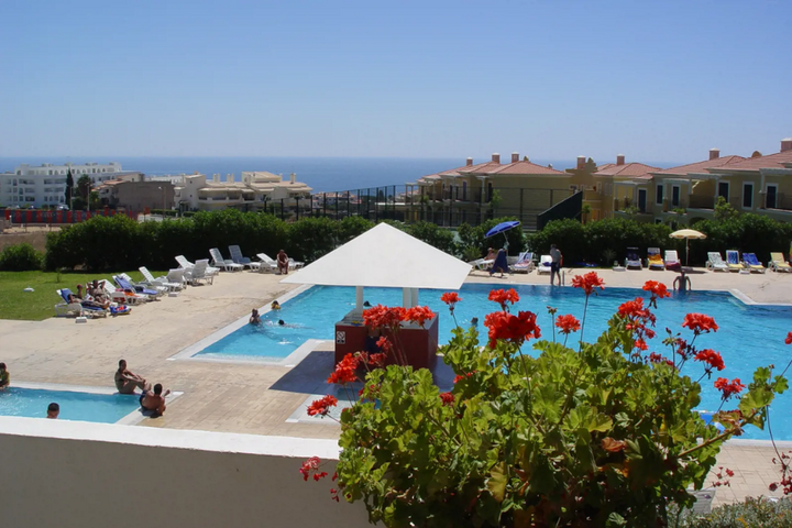 Auti Travel - Algarve - begeleide vakanties voor mensen met autisme - Resort Quinta Das Figueirinhas zwembad