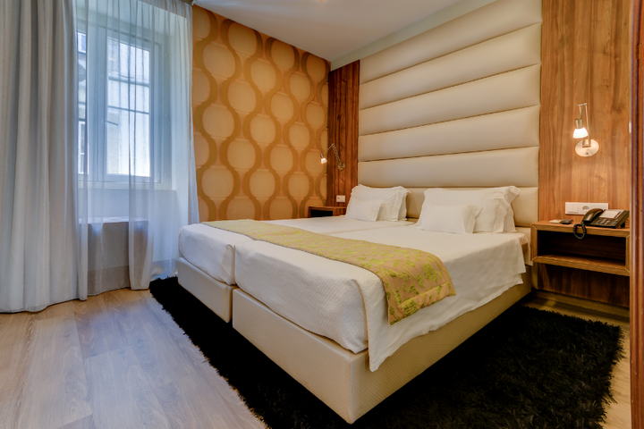 Auti Travel - Lissabon - begeleide vakanties voor mensen met autisme - Hotel Borges Chiado slaapkamer voorbeeld