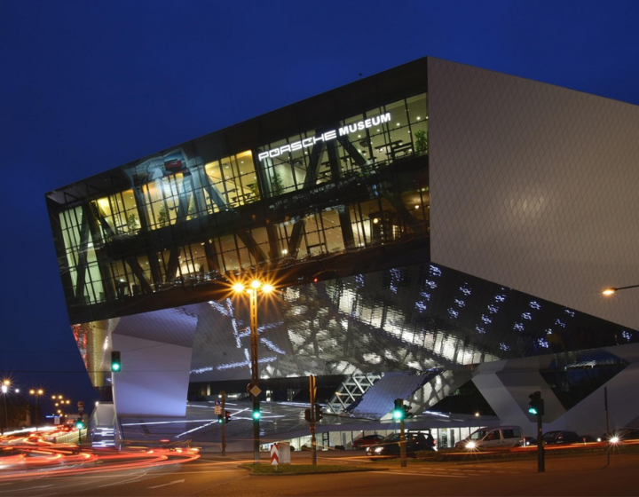 Buitenhof Reizen voor mensen met een verstandelijke beperking - Jongeren - Porsche en Mercedes - Porsche museum Buitenhof Reizen voor mensen met een verstandelijke beperking - Jongeren - Porsche en Mercedes - Porsche museum